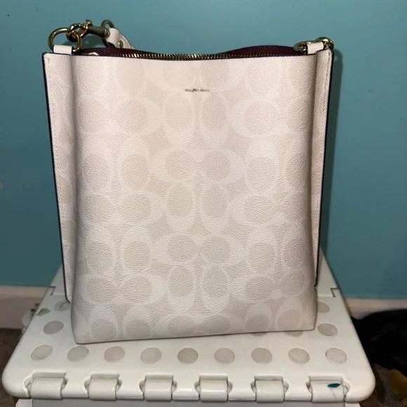 Coach Cream Bag with Gold Accents - Picture 2 of 6